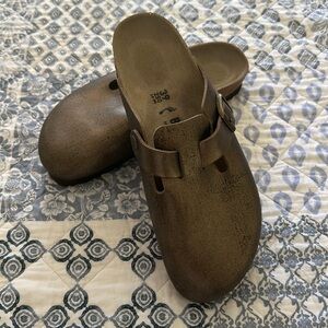 🇺🇸🇺🇸SALE🇺🇸🇺🇸 NWOB Birkenstock Boston clogs, washed metallic gold, 39N